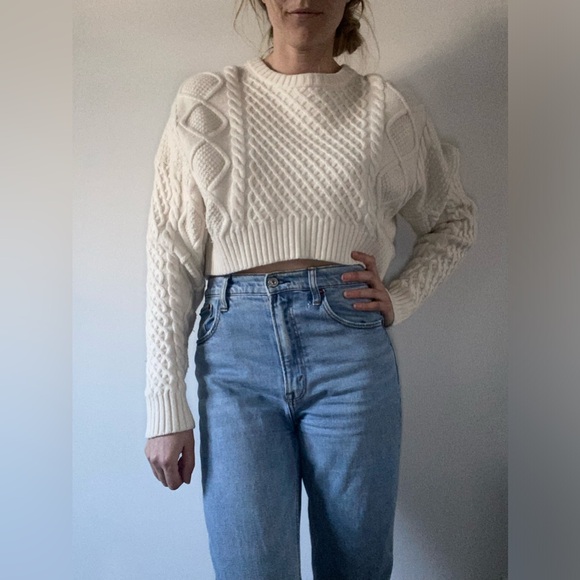 Aritzia Sunday Best Peggy Cropped Sweater (Small, Whisper White) - Picture 9 of 9